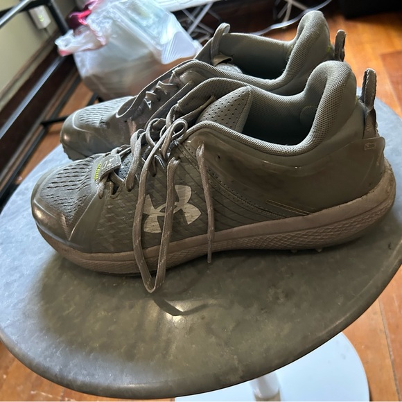 Under Armour Light Gray Athletic Shoes - Picture 2 of 3